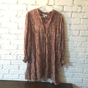 Leopard print flowy tunic dress with neck tie and buttoned cuffs -